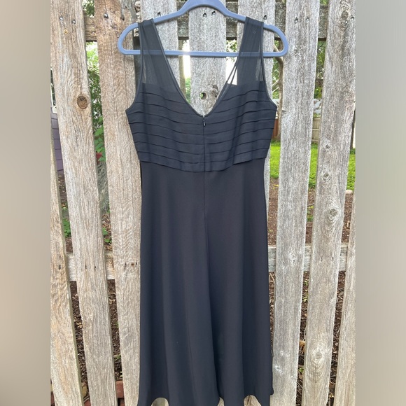 Jones New York “little black dress”, sleeveless v-neck, silk bodice, Size 12 - Picture 3 of 9